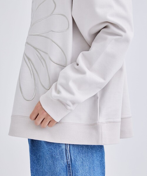 LiNoH ビックフラワーエンブロイダリースウェット LiNoH（リノー）の「BIG FLOWER EMBROIDERY SWEAT/ビック