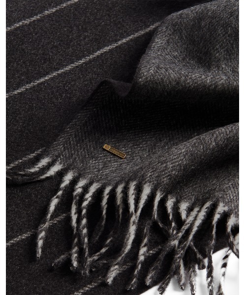 dunhill(ダンヒル)の「ダブルフェイス カシミア Dマフラー / DOUBLE FACE CASHMERE D SCARF(マフラー・メンズ・チャコールグレー・ONE SIZE)」の5枚目の写真