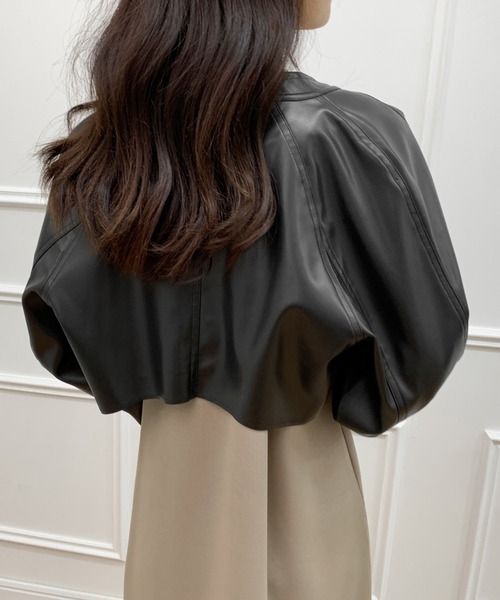 ECLIN（エクラン）の「フェイクレザーショート丈ブルゾン（ブルゾン・レディース・ブラック/ダークブラウン・M/L）」の4枚目の写真