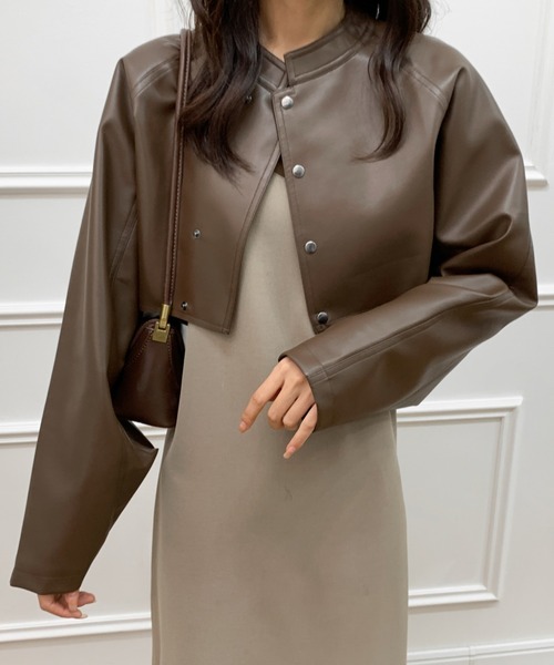 ECLIN（エクラン）の「フェイクレザーショート丈ブルゾン（ブルゾン・レディース・ブラック/ダークブラウン・M/L）」の20枚目の写真