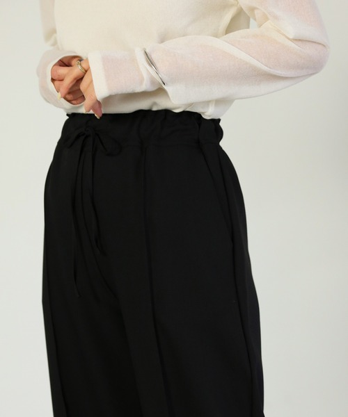 select MOCA（セレクトモカ）の「センタープレスリラックスストレートパンツ（スラックス・レディース・ベージュ/ブラック/グレー・FREE）」の5枚目の写真