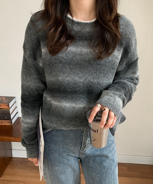 ABITOKYO(アビトーキョー)の「グラデーションブークレニットプルオーバー(ニット/セーター・レディース・パープル/ブラウン/ブルー/ブラック・FREE)」の2枚目の写真