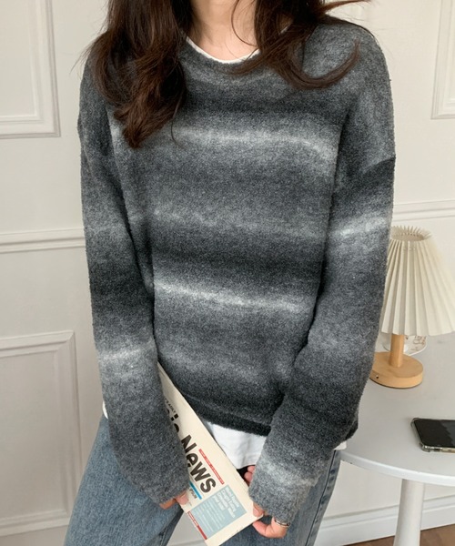 ABITOKYO(アビトーキョー)の「グラデーションブークレニットプルオーバー(ニット/セーター・レディース・パープル/ブラウン/ブルー/ブラック・FREE)」の16枚目の写真