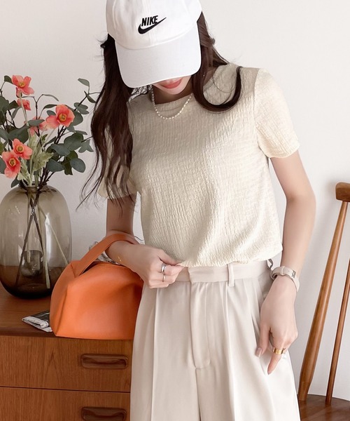 Java（ジャバ）の「《JaVa ジャバコラボ》大人のシンプル。ぽこぽこ素材ベーシックTee（Tシャツ/カットソー・レディース・グリーン系その他/イエロー/ブラック/グレイッシュベージュ/アイボリー・LARGE/MEDIUM/SMALL/X-LARGE）」の6枚目の写真