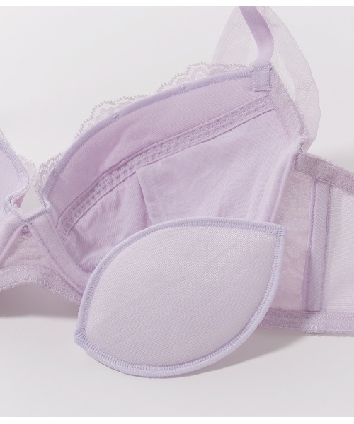 PEACH JOHN（ピーチジョン）の「【自然な高さと丸みバストをメイク】サイドチュールレースブラジャー＆ショーツセットなちゅこれ（ブラ&ショーツ・レディース・ラベンダー・A70/A75/B65/B70/B75/C65/C70/C75/D65/D70/D75/E70/E75）」の13枚目の写真