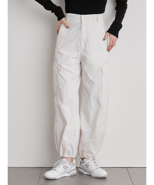 emmi(エミ)の「【emmi atelier】ナイロンフレアパンツ(カーゴパンツ・レディース・ホワイト/ブラック/ライトピンク・1/0)」の12枚目の写真