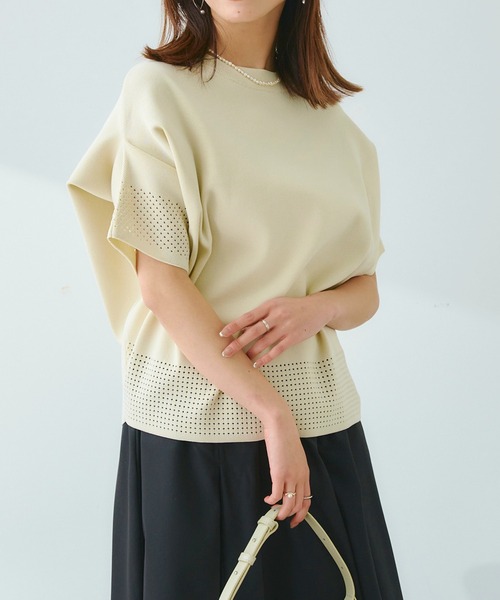 Chez toi(シェトワ)の「アイレットアップスリーブプルオーバー(ニット/セーター・レディース・イエロー/オフホワイト/ブラック/アイボリー・FREE)」の3枚目の写真