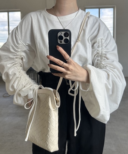 lawgy（ラウジー）の「drawstring sleeve tops（Tシャツ/カットソー・レディース・ホワイト/ブラック・FREE）」の2枚目の写真