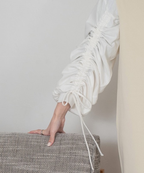 lawgy（ラウジー）の「drawstring sleeve tops（Tシャツ/カットソー・レディース・ホワイト/ブラック・FREE）」の3枚目の写真