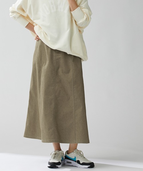 Le temps riche（ルタンリッシュ）の「ストレッチ素材ツイルロングスカート ＜Le temps riche＞（スカート・レディース・ブラック/ベージュ/カーキ・L/M/LL）」の6枚目の写真
