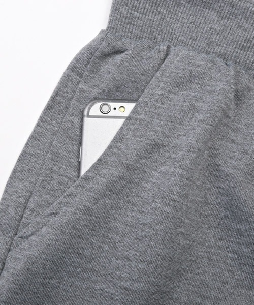 LUXSTYLE(ラグスタイル)の「ミニ裏毛スウェットクロップドパンツ(スウェットパンツ・メンズ・グレイッシュベージュ/杢グレー/ネイビー/ブラック・M/L/XL)」の20枚目の写真