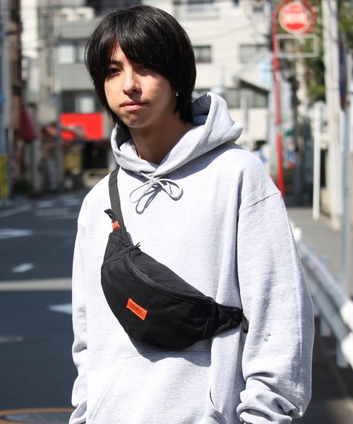 UNIVERSAL OVERALL（ユニバーサルオーバーオール）の「【UNIVERSAL OVERALL/ユニバーサルオーバーオール】スーベニアコットンウエストバッグ（ボディバッグ/ウエストポーチ・メンズ・ホワイト/ブラック・FREE）」の5枚目の写真