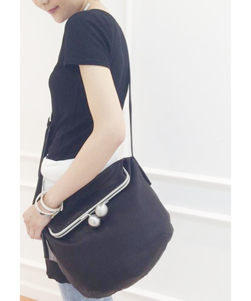 Kawa-Kawa（カワカワ）の「【Kawa-Kawa カワカワ】Kuchiganeショルダー（ショルダーバッグ・レディース・ブラック/グレー・FREE）」の16枚目の写真