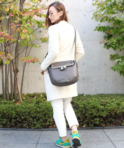 Kawa-Kawa（カワカワ）の「【Kawa-Kawa カワカワ】Kuchiganeショルダー（ショルダーバッグ・レディース・ブラック/グレー・FREE）」の14枚目の写真