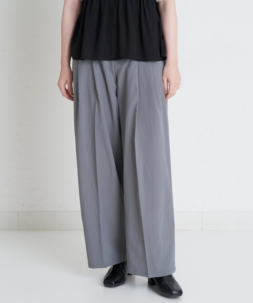 A de a.v.v（アードアー・ヴェ・ヴェ）の「ワイドタックパンツ（その他パンツ・レディース・アイボリー/グレー/ブラック・39）」の3枚目の写真