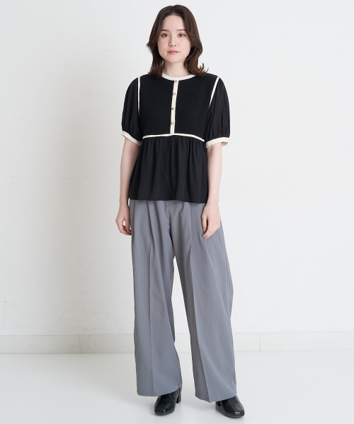 A de a.v.v（アードアー・ヴェ・ヴェ）の「ワイドタックパンツ（その他パンツ・レディース・アイボリー/グレー/ブラック・39）」の4枚目の写真