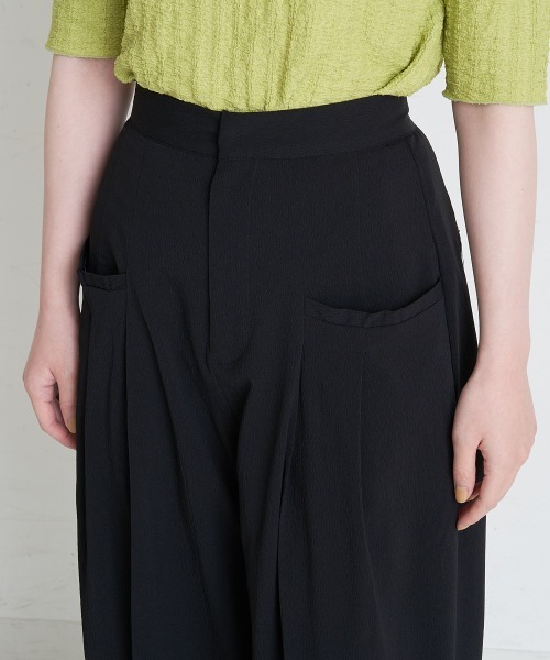 A de a.v.v（アードアー・ヴェ・ヴェ）の「ワイドタックパンツ（その他パンツ・レディース・アイボリー/グレー/ブラック・39）」の17枚目の写真