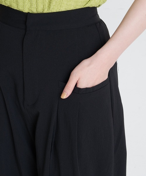 A de a.v.v（アードアー・ヴェ・ヴェ）の「ワイドタックパンツ（その他パンツ・レディース・アイボリー/グレー/ブラック・39）」の20枚目の写真