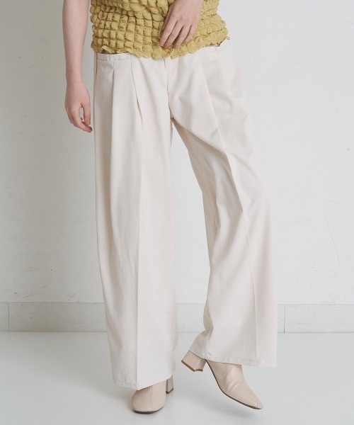 A de a.v.v（アードアー・ヴェ・ヴェ）の「ワイドタックパンツ（その他パンツ・レディース・アイボリー/グレー/ブラック・39）」の14枚目の写真