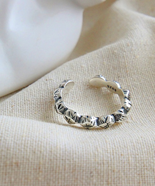 Starting Over(スターティングオーバー)の「シルバー925 ユニセックス デザイン リング/レディース メンズ(リング・メンズ・ライトグレー系6/ライトグレー系7/ゴールド/ゴールド系その他/シルバー系その他3/その他10/その他31/J/Z/シルバー系9/L/M/グレー/グレー系その他6/その他21/その他32/その他29/T/ライトグレー系2/その他8/H/その他/その他26/その他3/ライトグレー系4/ライトグレー系8/グレー系2/R/その他23/V/その他13/Q/その他11/グレー系1/シルバー系その他2/シルバー系7/その他14/シルバー系その他/その他4/X/W/その他19/シルバー系その他4/シルバー系8/その他15/シルバー系/その他34/ライトグレー系1/グレー系その他/ゴールド系/その他25/シルバーグレー/ゴールド系その他6/グレー系その他5/その他28/S/その他33/シルバー系その他5/その他22/Y/N/その他9/シルバー系2/その他16/シルバー系1/C/グレー系3/その他6/グレー系/ライトグレー系5/ライトグレー系9/K/B/U/その他24/その他30/その他7/D/シルバー系3/ゴールド系その他5/グレー系その他2/ゴールド系その他2/その他17/その他12/ゴールド系その他3/その他18/G/その他20/グレー系その他7/グレー系その他3/その他27/イエローゴールド/シルバー系5/P/E/ゴールド系その他7/ゴールド系その他4/その他35/シルバー系その他7/シルバー系その他6/シルバー系4/グレー系その他4/A/O/その他1/その他5/F・FREE)」の22枚目の写真