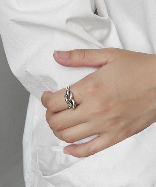 Starting Over(スターティングオーバー)の「シルバー925 ユニセックス デザイン リング/レディース メンズ(リング・メンズ・ライトグレー系6/ライトグレー系7/ゴールド/ゴールド系その他/シルバー系その他3/その他10/その他31/J/Z/シルバー系9/L/M/グレー/グレー系その他6/その他21/その他32/その他29/T/ライトグレー系2/その他8/H/その他/その他26/その他3/ライトグレー系4/ライトグレー系8/グレー系2/R/その他23/V/その他13/Q/その他11/グレー系1/シルバー系その他2/シルバー系7/その他14/シルバー系その他/その他4/X/W/その他19/シルバー系その他4/シルバー系8/その他15/シルバー系/その他34/ライトグレー系1/グレー系その他/ゴールド系/その他25/シルバーグレー/ゴールド系その他6/グレー系その他5/その他28/S/その他33/シルバー系その他5/その他22/Y/N/その他9/シルバー系2/その他16/シルバー系1/C/グレー系3/その他6/グレー系/ライトグレー系5/ライトグレー系9/K/B/U/その他24/その他30/その他7/D/シルバー系3/ゴールド系その他5/グレー系その他2/ゴールド系その他2/その他17/その他12/ゴールド系その他3/その他18/G/その他20/グレー系その他7/グレー系その他3/その他27/イエローゴールド/シルバー系5/P/E/ゴールド系その他7/ゴールド系その他4/その他35/シルバー系その他7/シルバー系その他6/シルバー系4/グレー系その他4/A/O/その他1/その他5/F・FREE)」の3枚目の写真