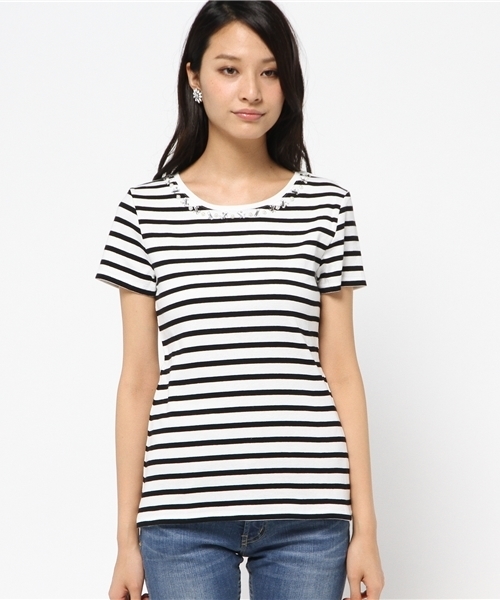 AZUL by moussy（アズールバイマウジー）の「Cフライス ビジューネック半袖PO（Tシャツ/カットソー・レディース・ホワイト系その他/オフホワイト/ブラック・X-LARGE/MEDIUM/LARGE/SMALL）」の4枚目の写真