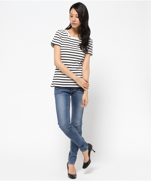 AZUL by moussy（アズールバイマウジー）の「Cフライス ビジューネック半袖PO（Tシャツ/カットソー・レディース・ホワイト系その他/オフホワイト/ブラック・X-LARGE/MEDIUM/LARGE/SMALL）」の7枚目の写真