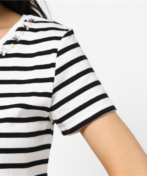 AZUL by moussy（アズールバイマウジー）の「Cフライス ビジューネック半袖PO（Tシャツ/カットソー・レディース・ホワイト系その他/オフホワイト/ブラック・X-LARGE/MEDIUM/LARGE/SMALL）」の9枚目の写真