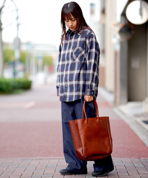 vasco(ヴァスコ)の「vasco ヴァスコ LEATHER OLD TOTE BAG -LARGE レザーオールドトートバッグ(トートバッグ・メンズ・キャメル・FREE)」の4枚目の写真