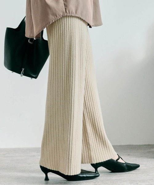 kirakiraShop（キラキラショップ）の「≪25AWの新色登場!≫ 柔暖 リブニット ワイドパンツ（その他パンツ・レディース・ライトベージュ/ブラック/杢グレー/チャコール/グレイッシュベージュ/グリーン/ブラウン/クリーム/ネイビー・L/MT/M/FREE）」の6枚目の写真