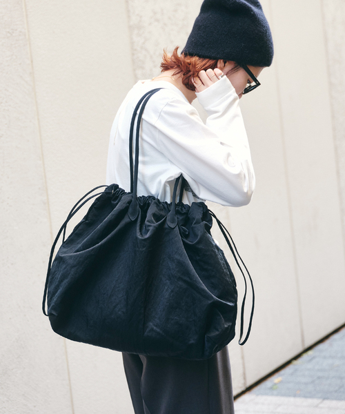 Spick & Span（スピックアンドスパン）の「≪追加≫【MARY AL TERNA / メアリ オル ターナ】TRAVEL TOTE BAG（トートバッグ・レディース・ブラック/ベージュ・FREE）」の2枚目の写真