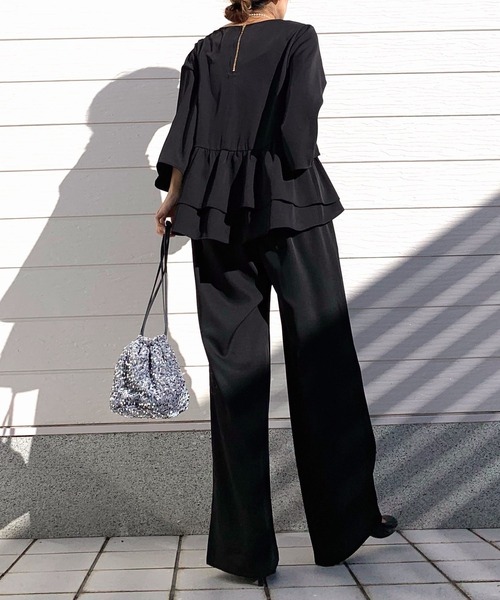 Q（キュー）の「ストレッチツイルセミワイドパンツ（その他パンツ・レディース・ブラック/グレイッシュベージュ・MEDIUM）」の3枚目の写真