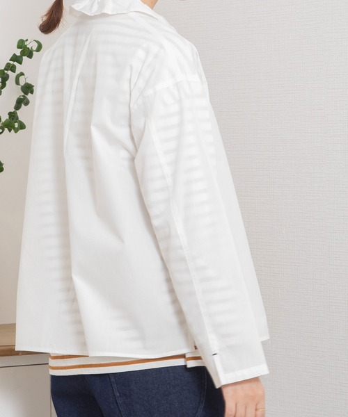 POU DOU DOU（プードゥドゥ）の「ギャザー衿前立てフリルブラウス（シャツ/ブラウス・レディース・オフホワイト/ネイビー/インディゴブルー・3）」の11枚目の写真