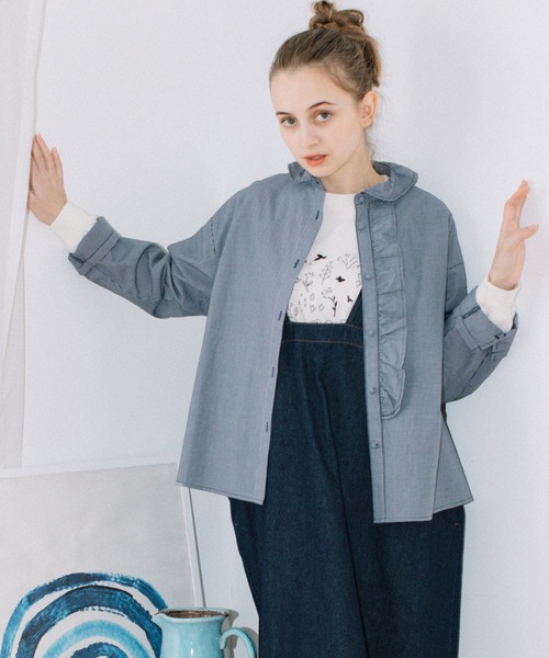 POU DOU DOU（プードゥドゥ）の「ギャザー衿前立てフリルブラウス（シャツ/ブラウス・レディース・オフホワイト/ネイビー/インディゴブルー・3）」の5枚目の写真