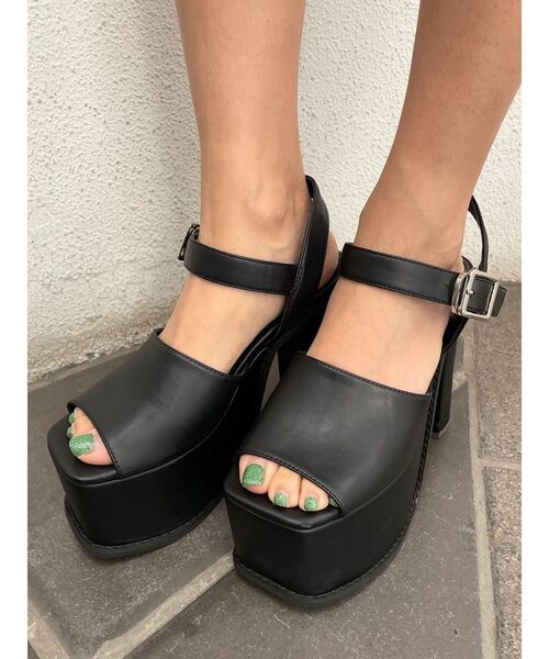 GYDA（ジェイダ）の「アンクルベルトチャンキーサンダル