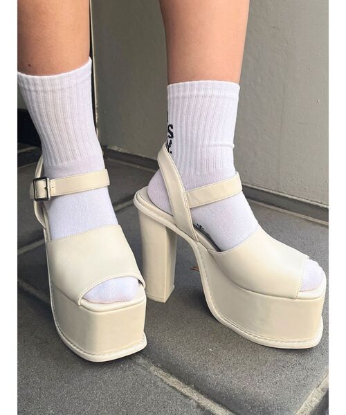 GYDA（ジェイダ）の「アンクルベルトチャンキーサンダル（サンダル・レディース・アイボリー/ブラック・LARGE/MEDIUM/SMALL）」の6枚目の写真