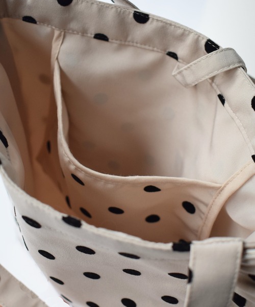 PICCIN PERLA(ピッチンペルラ)の「フロッキードットフリル付きトートバッグ(トートバッグ・レディース・ベージュ/ブラック/ネイビー/オフホワイト/チャコールグレー・FREE)」の14枚目の写真