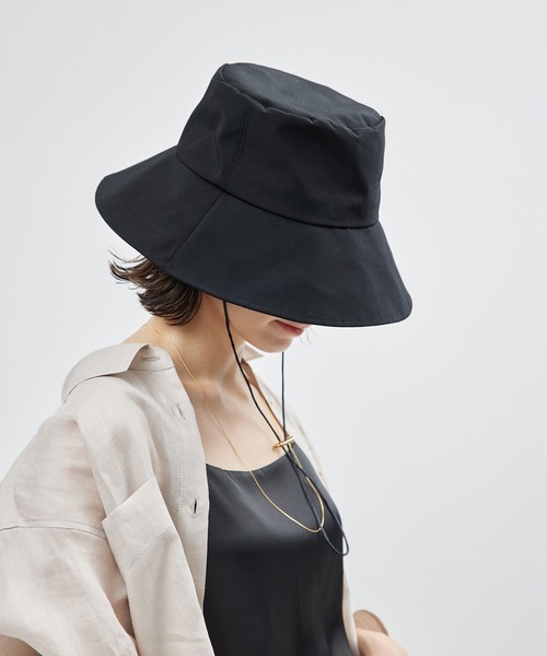 ROPE'(ロペ)の「【洗える・撥水素材】バケットハット【メディア掲載】(ハット・レディース・キャメル/ブラック・FREE)」の2枚目の写真