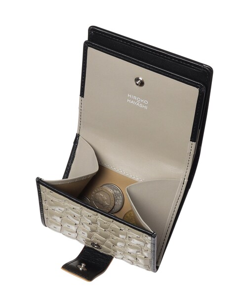 HIROKO HAYASHI（ヒロコハヤシ）の「SPIAGGIA（スピアージャ）薄型二つ折り財布（財布・レディース・ベージュ系その他7・00）」の8枚目の写真