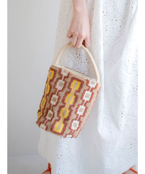 Ungrid（アングリッド）の「beej別注 エンブロイダリーバッグ（ハンドバッグ・レディース・ダークブラウン/ベージュ・FREE）」の4枚目の写真