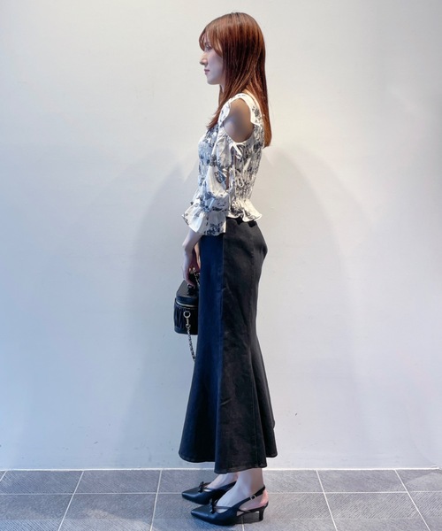 TORTE（トルテ）の「オープンショルダーシャーリングブラウス（シャツ/ブラウス・レディース・ホワイト/ホワイト系その他/ブラック系その他・FREE）」の11枚目の写真