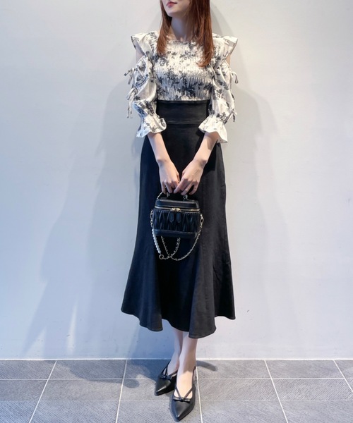 TORTE（トルテ）の「オープンショルダーシャーリングブラウス（シャツ/ブラウス・レディース・ホワイト/ホワイト系その他/ブラック系その他・FREE）」の7枚目の写真