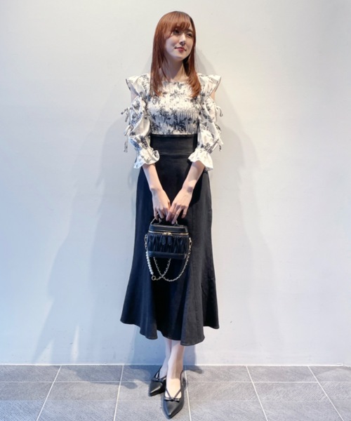 TORTE（トルテ）の「オープンショルダーシャーリングブラウス（シャツ/ブラウス・レディース・ホワイト/ホワイト系その他/ブラック系その他・FREE）」の10枚目の写真