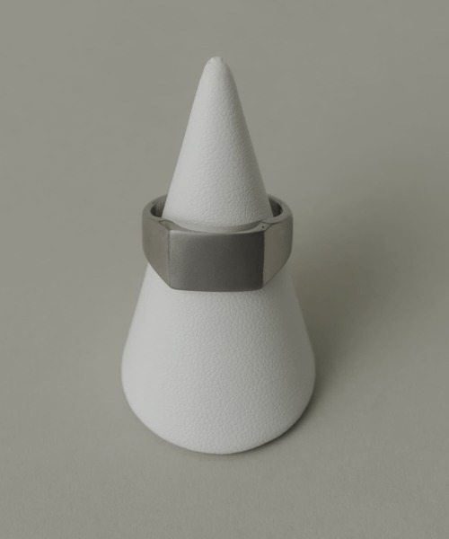 SMELLY(スメリー)の「ステンレスシグネットリング(リング・メンズ・シルバー・18)」の3枚目の写真