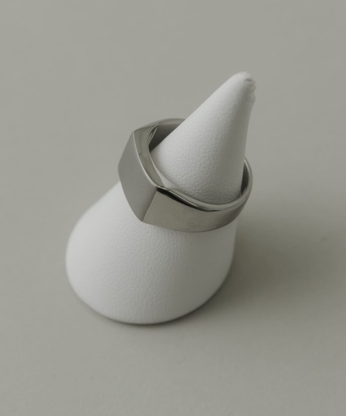 SMELLY(スメリー)の「ステンレスシグネットリング(リング・メンズ・シルバー・18)」の4枚目の写真