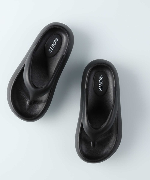 ORTR(オーアールティーアール)の「パデットトングサンダル(サンダル・レディース・ブラック/ホワイト/ブラウン・XL/L/M/S)」の1枚目の写真