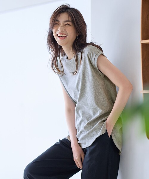 ANY(エニィ)の「【汗ジミ防止加工】シルケットスムースノースリーブプルオーバー(Tシャツ/カットソー・レディース・ブラック系/ピンク系/ライトグレー系/グレー系/ホワイト系・3/2)」の7枚目の写真