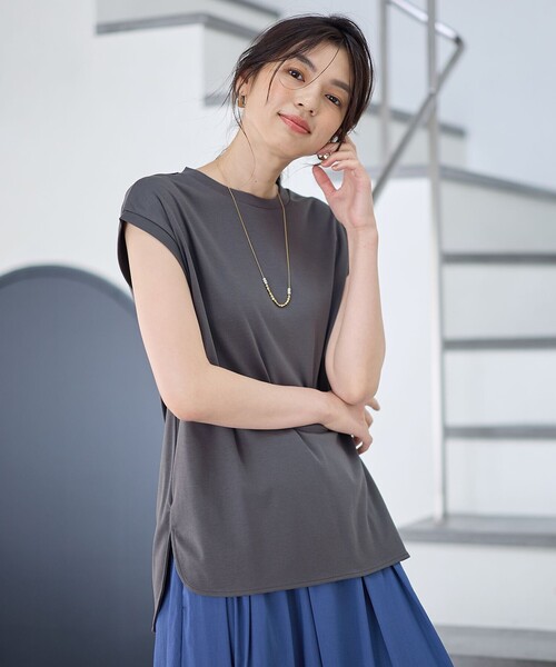 ANY(エニィ)の「【汗ジミ防止加工】シルケットスムースノースリーブプルオーバー(Tシャツ/カットソー・レディース・ブラック系/ピンク系/ライトグレー系/グレー系/ホワイト系・3/2)」の12枚目の写真