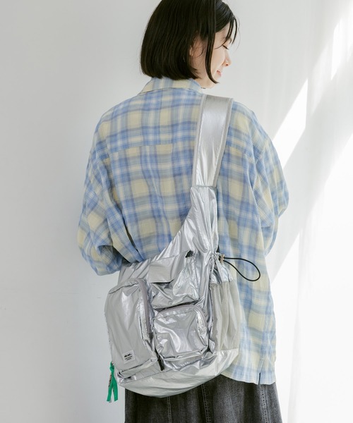 niko and...（ニコアンド）の「オリジナルパッカブルショルダーバッグ（ショルダーバッグ・レディース・ブルー/アイボリー/ブラック/シルバー/オリーブ・0）」の5枚目の写真