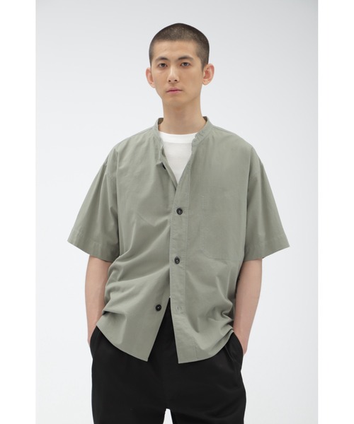 MHL.（エムエイチエル）の「WORN COTTON PLAINWEAVE（シャツ/ブラウス・メンズ・ホワイト/セージグリーン・SMALL/MEDIUM/LARGE）」の2枚目の写真